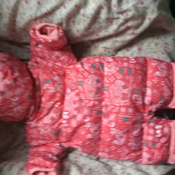 Columbia girls snowsuit 0-3 months, fits more 2-4 month range I find - Picture 2 of 4